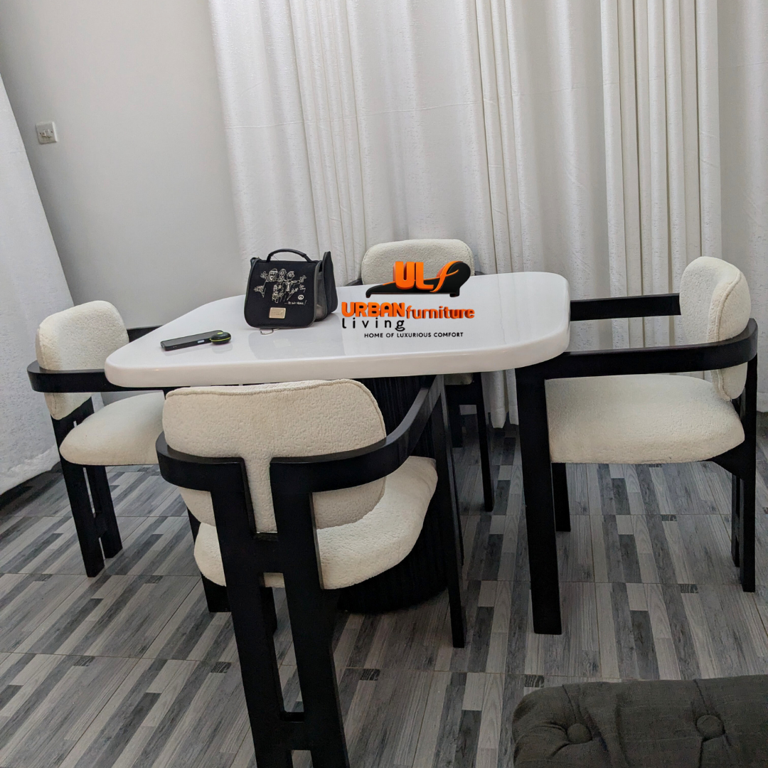 4 SEATER DINING TABLE